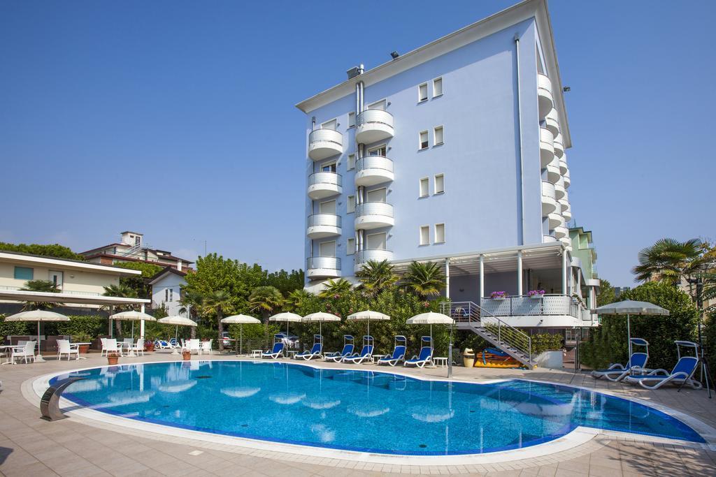 Hotel Helios Лидо ди Йезоло Екстериор снимка
