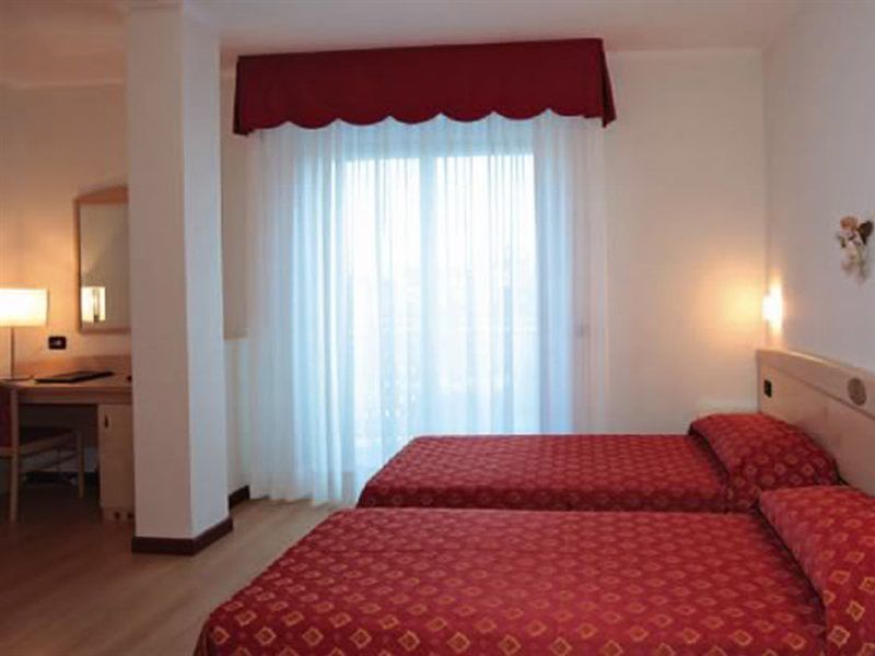 Hotel Helios Лидо ди Йезоло Екстериор снимка
