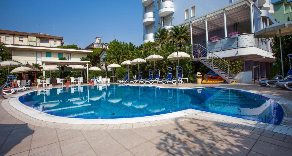 Hotel Helios Лидо ди Йезоло Екстериор снимка