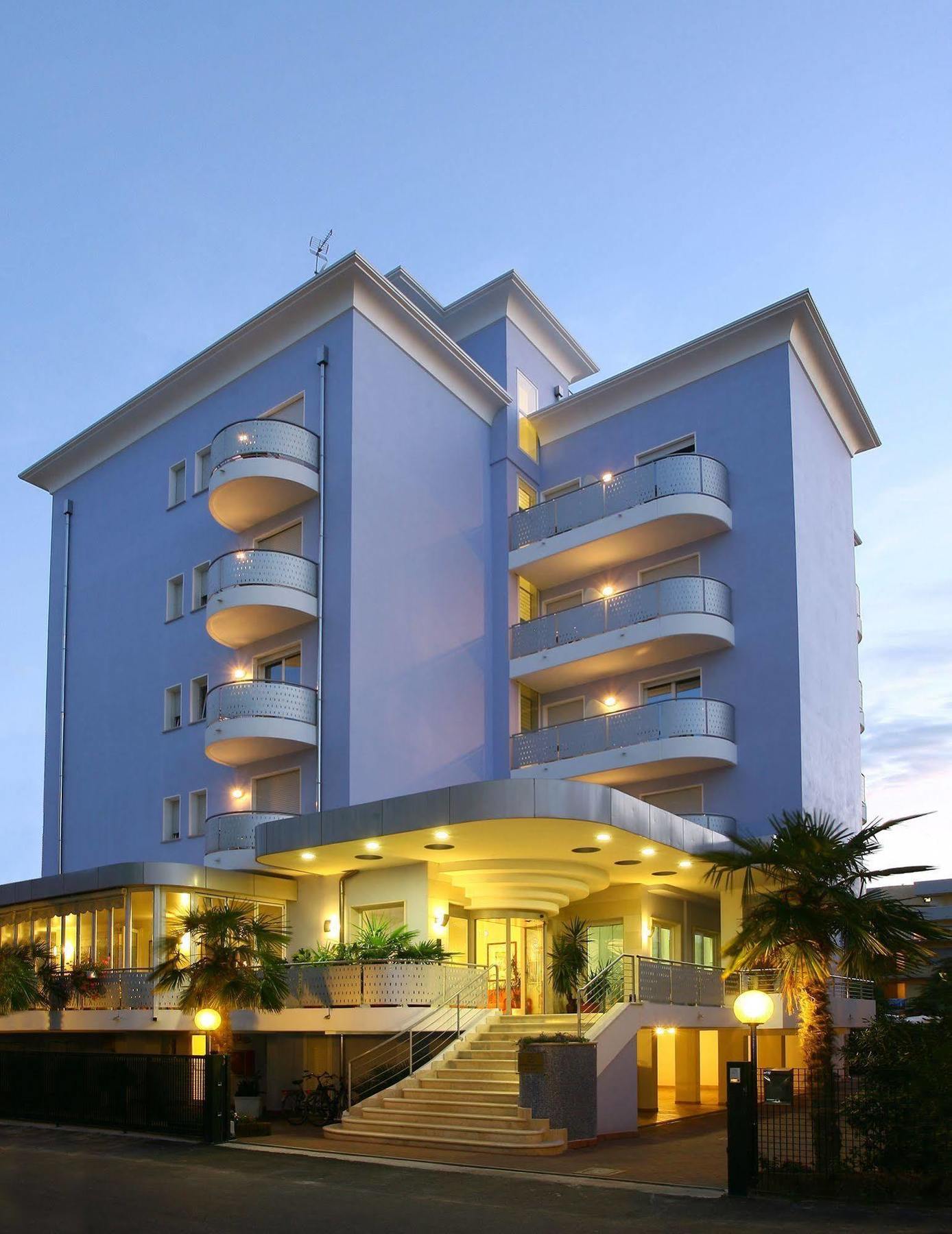 Hotel Helios Лидо ди Йезоло Екстериор снимка