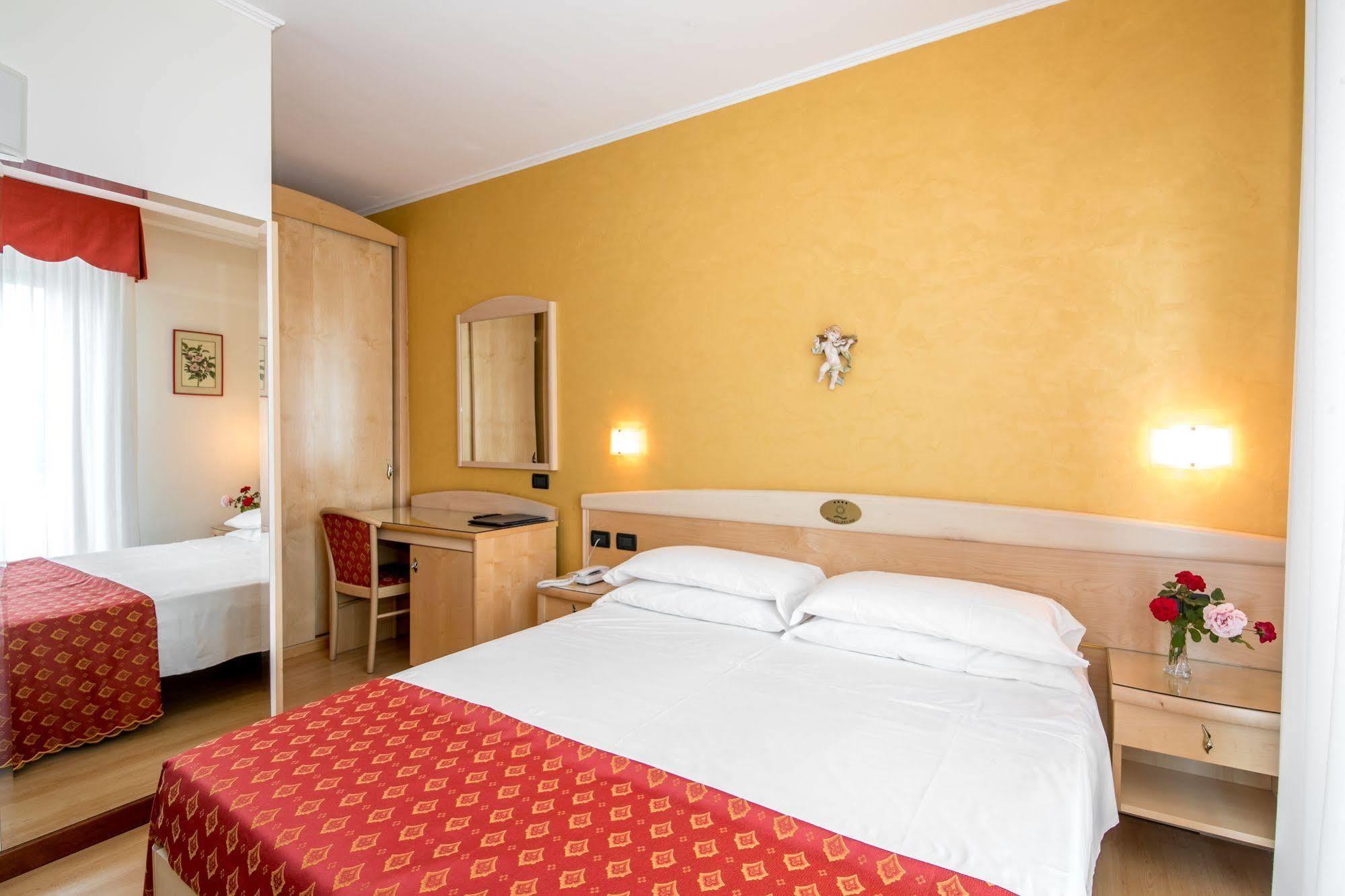 Hotel Helios Лидо ди Йезоло Екстериор снимка